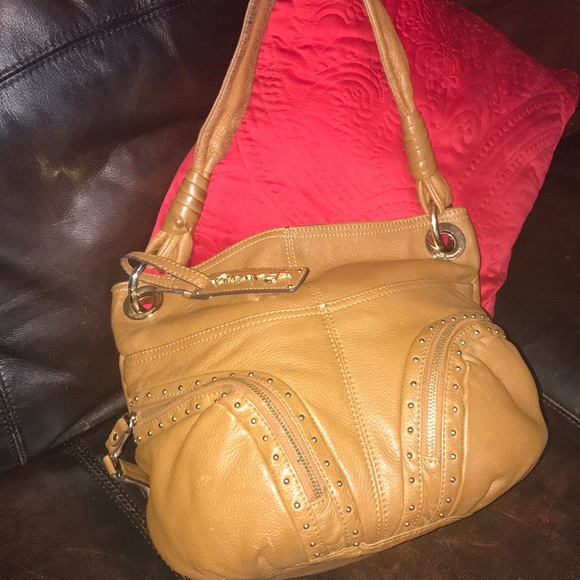 B Makowsky - Picture 5 of 12